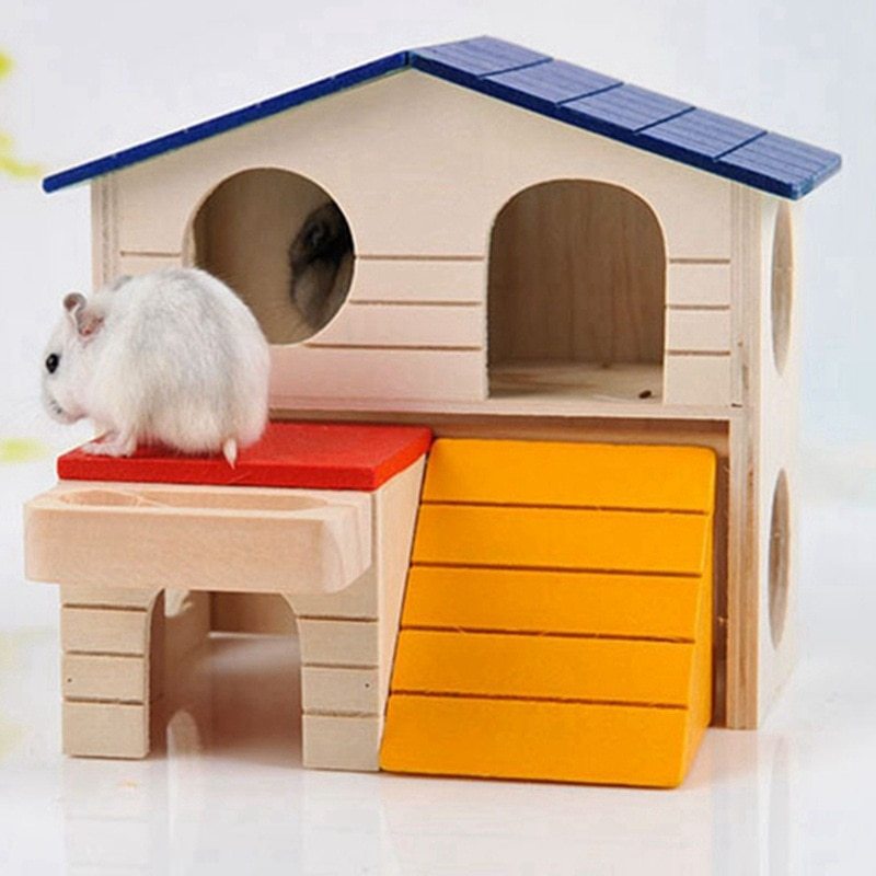 Casa pequena para animais de estimação de dois andares