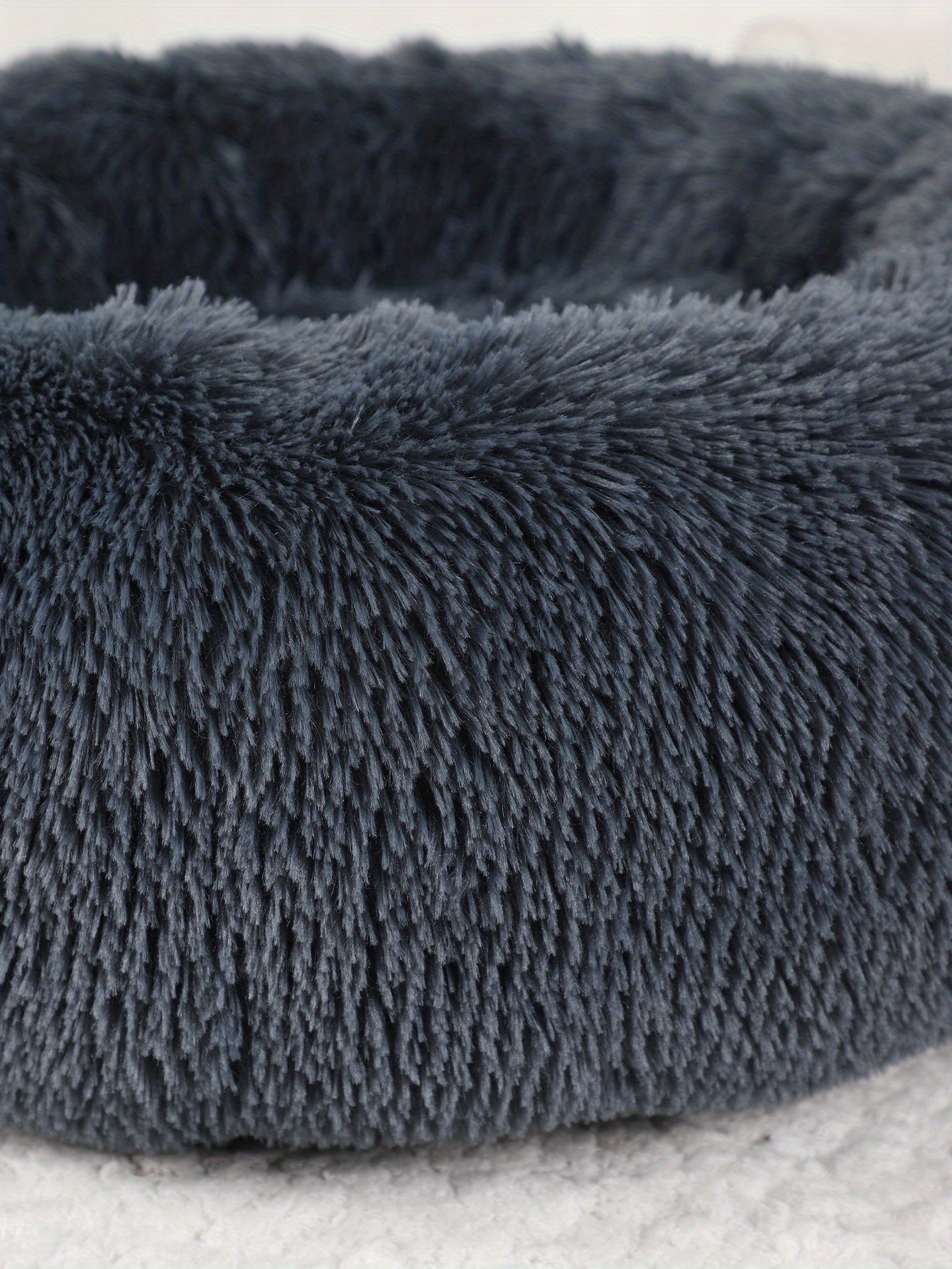 Cama de pelúcia macia Donut Cuddler de pele sintética para cães e gatos