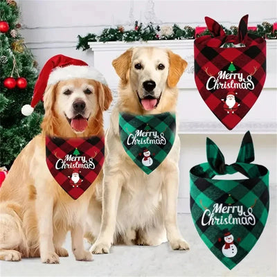 Cachecol triangular natalino para cães de estimação com estampas de Papai Noel e boneco de neve, tamanho ajustável
